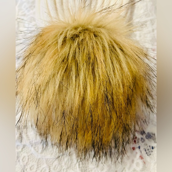 Free People-Pinnacle Pompom Host pick 🎉
Beanie NWT Cream / brown Pompon - Picture 3 of 8
